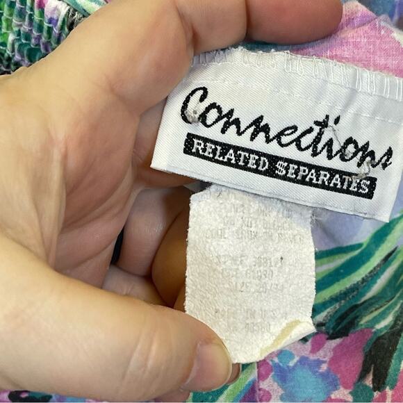 Connections Related Seperates, Floral Elastic Waist Vintage Shorts. Size 1X/2X - Picture 4 of 4